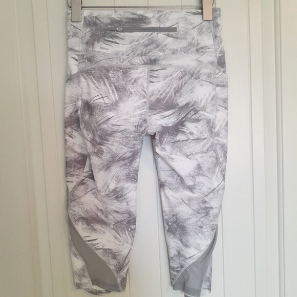 Lululemon Pace Perfect Crop (17") Breeze By White Light Cast / Light Cast Size 8 - Picture 2 of 14
